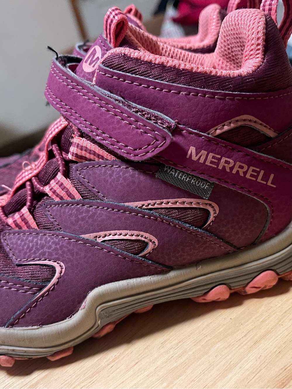 Merrell  Chameleon 7 Access Mid MK159720 Pink Hiking Sneakers Girls Size 3.5M